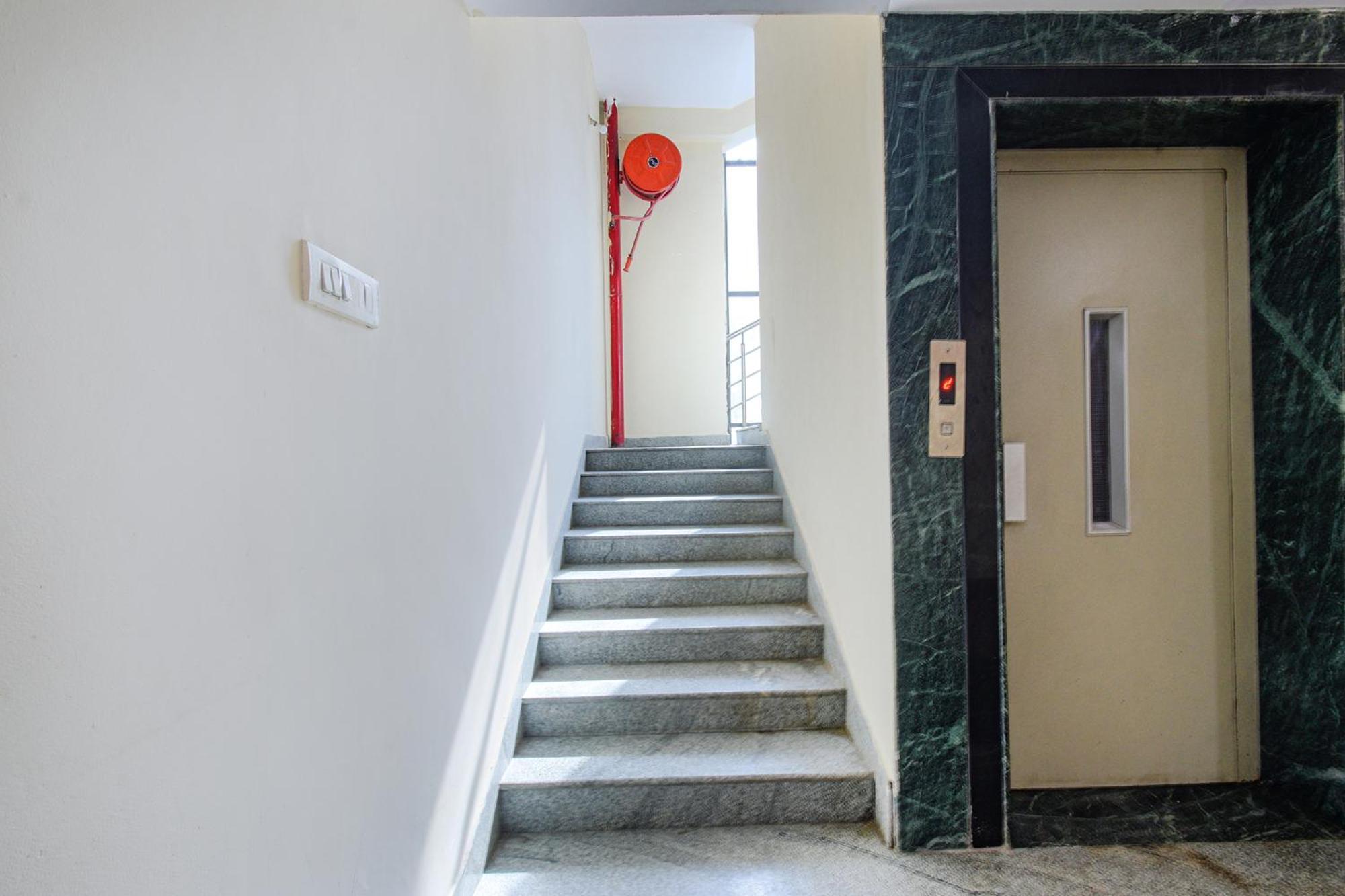 Fabhotel N Residency, Hitech City - 350M From Yashoda Hospital, Hitech City Haydarabad Dış mekan fotoğraf